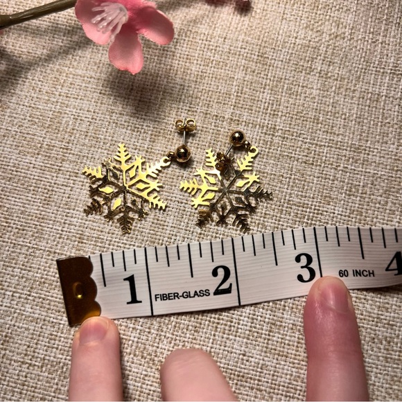 VINTAGE Gold Dangle Snowflake Delicate Metal Earrings | Whimsy Winter - Picture 3 of 3